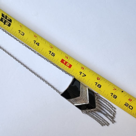 NE30 Long silver plated chevron enemal black white dangling pendant Preowned - Picture 3 of 3